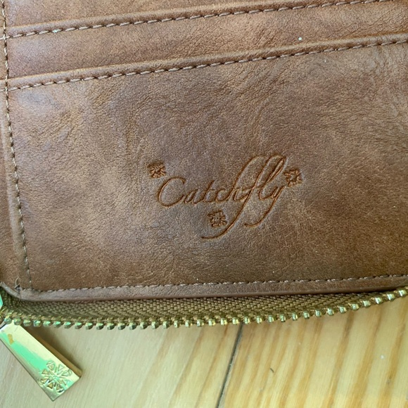 Catchfly Wallet with Arrow Design - Picture 2 of 4